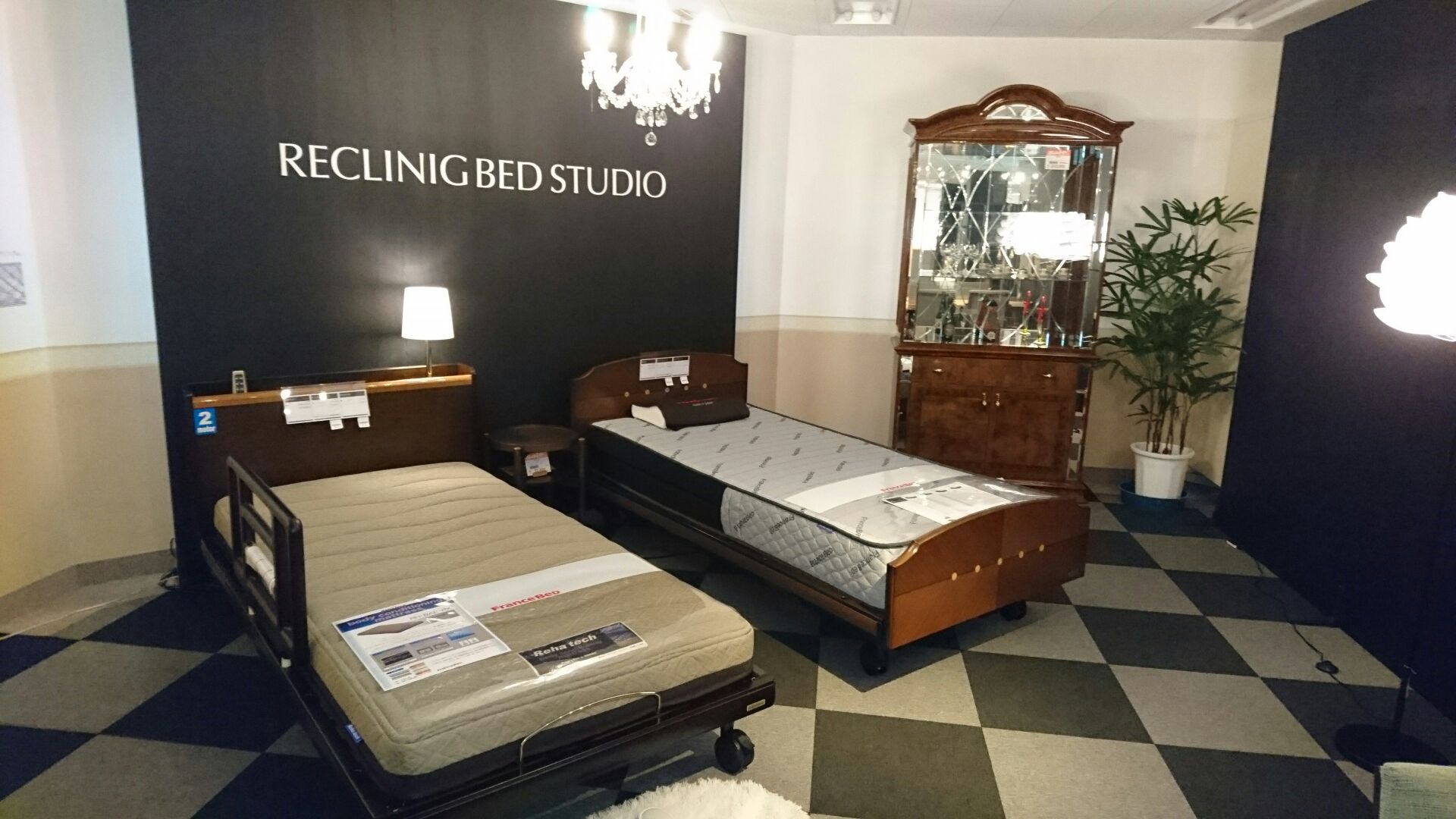 リクライニングベッド スタジオ併設!