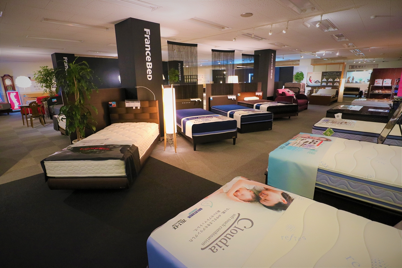 全館、全品、現品売り尽くし!